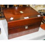 A 19TH CENTURY ROSEWOOD AND MOTHER OF PEARL INLAID VANITY BOX WITH GREEN LINED VELVET INTERIOR AND