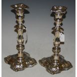 A PAIR OF EDWARDIAN SILVER CANDLE STICKS, LONDON 1900, MAKERS MARK OF WILLIAM HUTTON & SONS, CAST IN