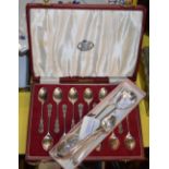 A SET OF TWELVE ELIZABETH II SILVER TEASPOONS, INSIDE A FITTED CASE, TOGETHER WITH A SET OF SIX