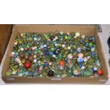 BOX - LARGE SELECTION OF ASSORTED VINTAGE MARBLES