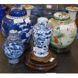 A COLLECTION OF CHINESE PORCELAIN TO INCLUDE A SMALL BLUE AND WHITE MOON FLASK DECORATED WITH