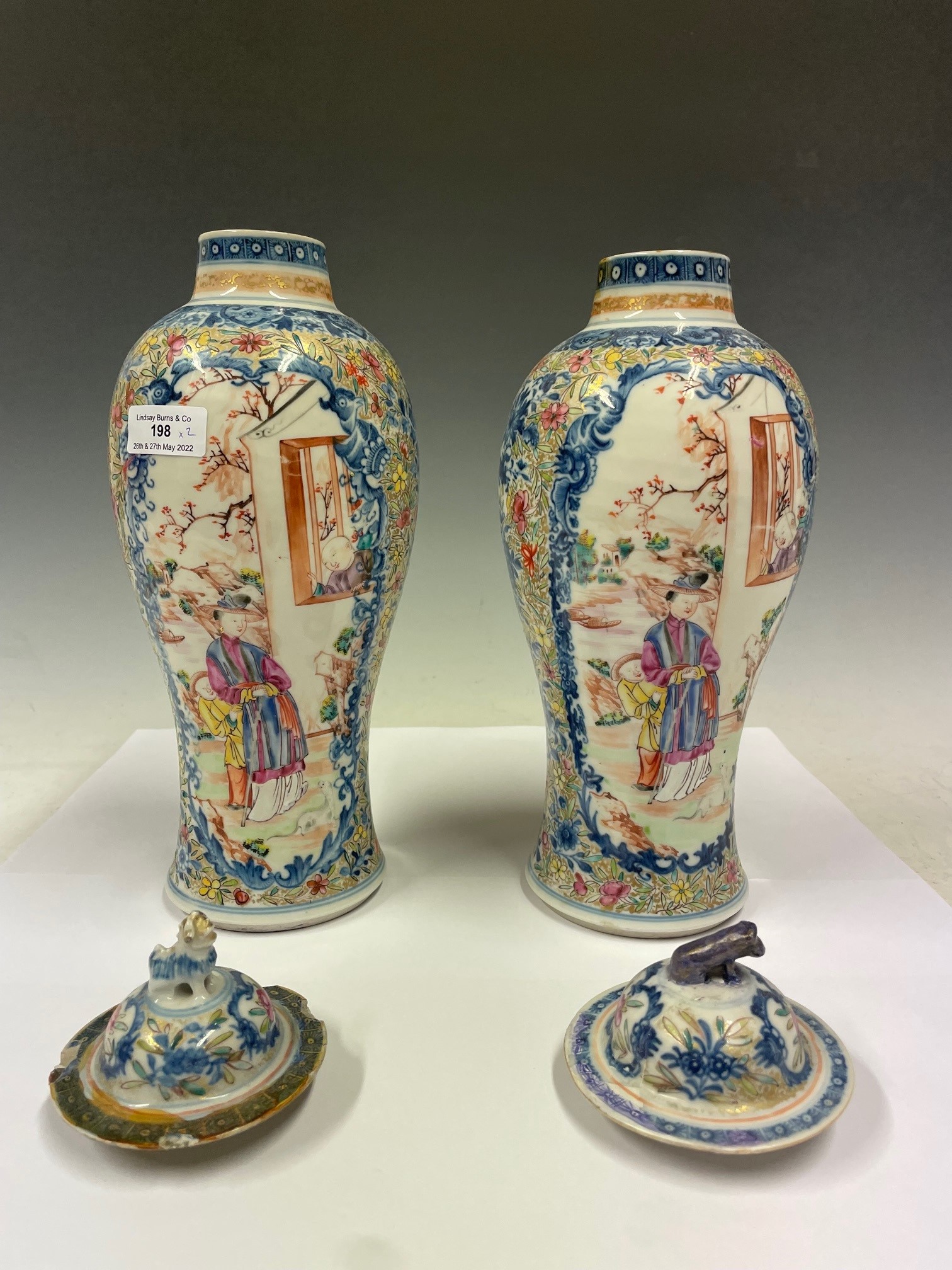A PAIR OF CHINESE PORCELAIN BLUE AND WHITE JARS AND COVERS, QING DYNASTY, WITH FAMILLE ROSE ENAMEL - Image 2 of 7
