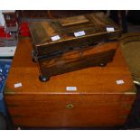 A 19TH CENTURY ROSEWOOD SARCOPHAGUS SHAPED TEA CADDY (POOR CONDITION) TOGETHER WITH AN OAK AND BRASS