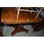 A 19TH CENTURY MAHOGANY PEDESTAL TEA TABLE ON A BALUSTER OCTAGONAL SHAPED COLUMN AND CONCAVE