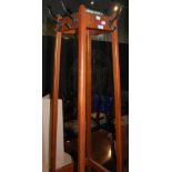 AN EARLY 20TH CENTURY MAHOGANY TAPERED SQUARE COAT STAND