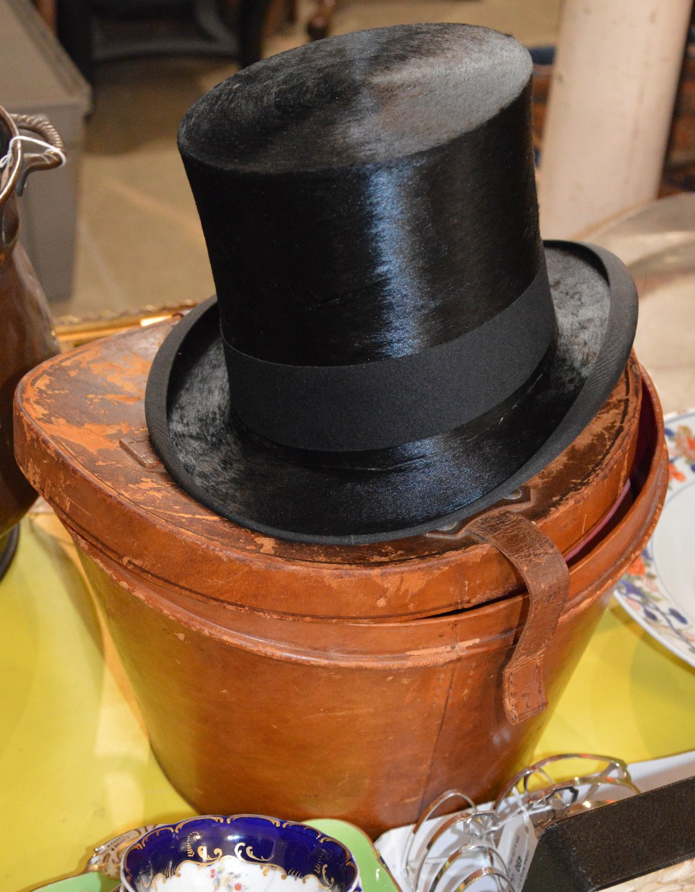 AN EARLY 20TH CENTURY BLACK SILK TOP HAT, BY WILLIAM BELL, 35 LOTHIAN ROAD, EDINBURGH, INSIDE A
