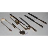 A COLLECTION OF ASSORTED SILVER FLATWARE AND CUTLERY TO INCLUDE TWO PAIRS OF SUGAR TONGS, JAM SPOON,