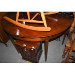 AN EARLY 19TH CENTURY MAHOGANY D-END TABLE TABLE SECTION ON FOUR TAPERED SQUARE SUPPORTS