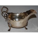 A BIRMINGHAM SILVER SAUCE BOAT ON THREE SHELL AND HOOF FEET, 8.6 TROY OZ