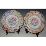 A PAIR OF CHINESE PORCELAIN FAMILLE ROSE DRAGON PLATES, QING DYNASTY, 25CM DIAMETER