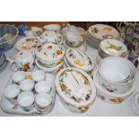 A LARGE COLLECTION OF ASSORTED ROYAL WORCESTER EVESHAM PATTERN TABLE WARE