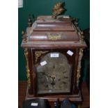 AN EARLY 20TH CENTURY GILT METAL MOUNTED MAHOGANY CASED BRACKET CLOCK, SILVER DIAL WITH ROMAN