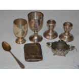 A COLLECTION OF SILVER TO INCLUDE BIRMINGHAM SILVER GOBLET, SMALLER SHEFFIELD SILVER GOBLET, PAIR OF