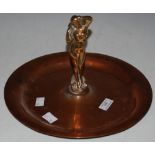 AN EARLY 20TH CENTURY ART DECO BRONZE AND COPPER DISH CENTRED WITH A BRONZE FEMALE NUDE ON