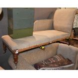 *A 19TH CENTURY OAK COUNTRY HOUSE CHAISE LONGUE / DAYBED