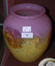 A MONART / VASART GLASS VASE MOTTLED PINK AND YELLOW WITH BAND OF TYPICAL WHORLS, 19CM HIGH