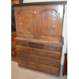 A LATE 18TH / EARLY 19TH CENTURY PINE TWO PART CUPBOARD, THE UPPER SECTION WITH DENTIL FRIEZE