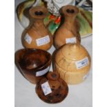 A COLLECTION OF WOODEN WARE TO INCLUDE A PAIR OF OLIVE WOOD TURNED VASES, SPOTTED BEECH CIRCULAR