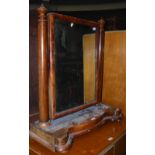 A 19TH CENTURY MAHOGANY DRESSING TABLE MIRROR WITH RECTANGULAR MIRROR PLATE ON SERPENTINE BASE