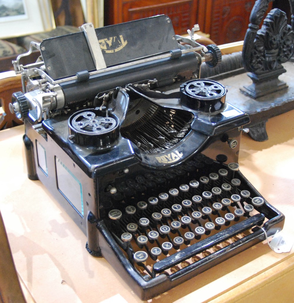 EARLY 20TH CENTURY 'ROYAL' BLACK ENAMEL TYPEWRITER, 42CM LONG