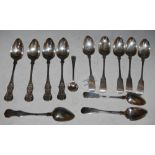 A SMALL COLLECTION OF ASSORTED SILVER TEA SPOONS, 5.1 TROY OZS