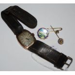 AN EARLY 20TH CENTURY GENTS YELLOW METAL CASE WRIST WATCH WITH ENGINE TURNED DIAL, ARABIC