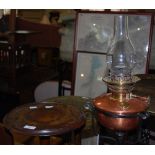 A LATE 19TH CENTURY COPPER AND BRASS PARAFFIN BURNING LAMP WITH CLEAR GLASS FONT ON BLACK PAINTED