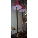 TWO 20TH CENTURY BRASS STANDARD LAMPS WITH FLUTED COLUMNS AND CIRCULAR BASES, EACH 132CM HIGH