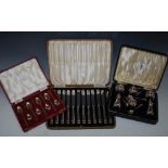THREE CASED SETS OF SILVER TO INCLUDE A CASED SET OF EIGHT SHEFFIELD SILVER TEA SPOONS, A CASED