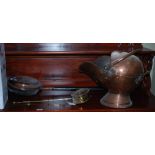 AN EARLY 20TH CENTURY COPPER COAL SCUTTLE, TOGETHER WITH A COPPER BED WARMING PAN, 96CM LONG, AND