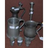A COLLECTION OF PEWTER TO INCLUDE LIDDED JUG, CANDLESTICK, TWO TANKARDS AND THREE ASSORTED MEASURES