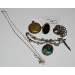 A COLLECTION OF COSTUME JEWELLERY TO INCLUDE PASTE SET BRACELET, MARCASITE SET BROOCH, DRESS RING,