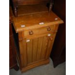 A VICTORIAN BLONDEWOOD BEDSIDE CUPBOARD WITH RECTANGULAR TOP OVER SINGLE DRAWER AND SLATTED PANEL