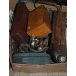 BOX - MIXED COLLECTABLES TO INCLUDE A COPPER KETTLE, A GROUP OF PEWTER TANKARDS, ASSORTED