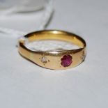 A 22CT GOLD SYNTHETIC RUBY AND PASTE SET RING, 4.1 GRAMS