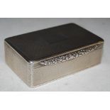 A GEORGE IV SILVER SNUFF BOX, LONDON, 1829, MAKERS MARK OF T E PROBABLY THOMAS EDWARDS, ENGINE