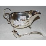 SHEFFIELD SILVER SAUCE BOAT, TOGETHER WITH A SHEFFIELD SILVER SAUCE LADLE, 5.4 TROY OZS