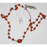 AN EARLY 20TH CENTURY WHITE METAL AND AMBER TYPE BEAD NECKLACE