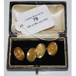 A PAIR OF 18CT GOLD OVAL SHAPED CUFFLINKS, 8.2 GRAMS