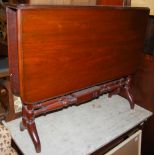 A VICTORIAN MAHOGANY SUTHERLAND TABLE