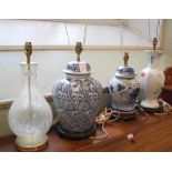 FOUR ASSORTED TABLE LAMPS TO INCLUDE A CLEAR CRACKLE GLASS LAMP, A WHITE CERAMIC LAMP WITH INSECT