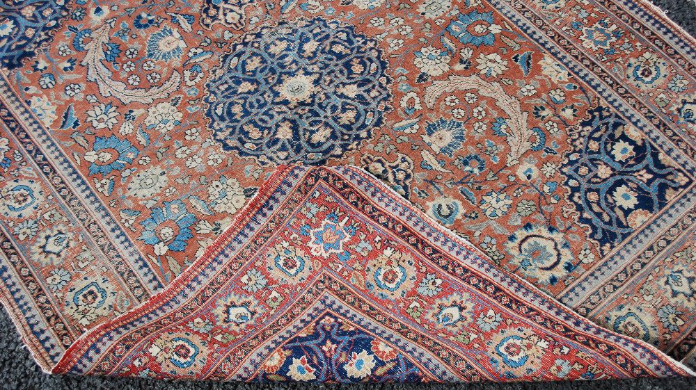AN ANTIQUE PERSIAN CARPET, THE MADDER FIELD WITH PALMETTES AND SCROLLING FLORAL ARABESQUES WITH A - Image 5 of 9