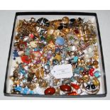 A LARGE COLLECTION OF ASSORTED PAIRS OF EARRINGS