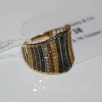 A 9CT GOLD AND MULTI-COLOUR DIAMOND SET RING, SET WITH WHITE, BLACK, BLUE, YELLOW AND RED COLOURED