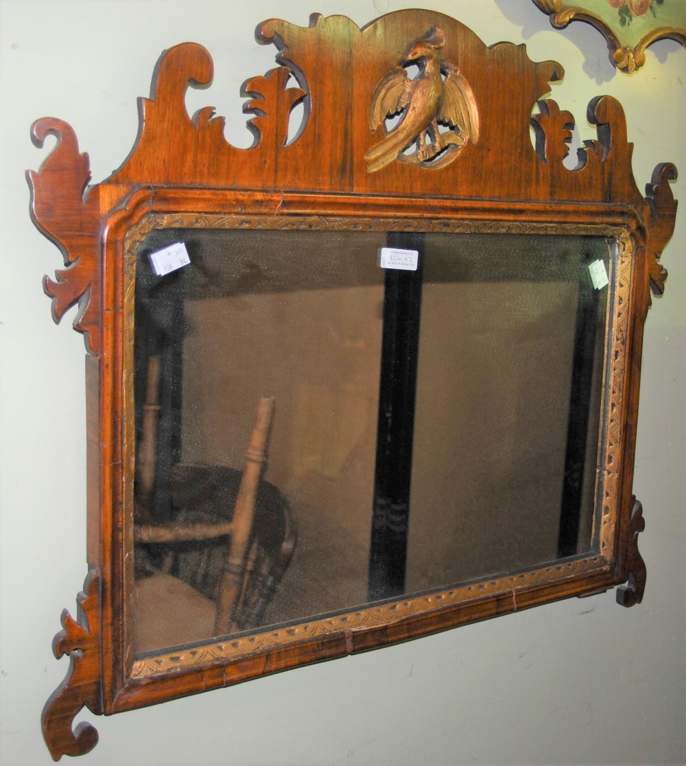 A GEORGE III STYLE MAHOGANY FRET-CUT RECTANGULAR WALL MIRROR WITH HO HO BIRD SURMOUNT, TOGETHER WITH - Bild 2 aus 2