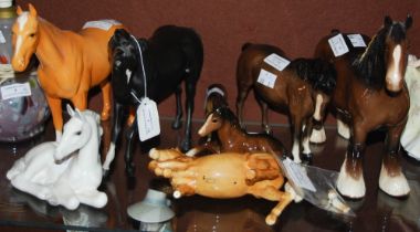 SIX ASSORTED BESWICK HORSES, AND TWO OTHER CERAMIC FOAL FIGURE GROUPS