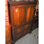 A REPRODUCTION MAHOGANY SIDE CABINET WITH TWO CUPBOARD DOORS OVER TWO LONG DRAWERS