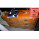 AN EARLY 20TH CENTURY MAHOGANY CHEST OF TWO SHORT OVER TWO LONG GRADUATED DRAWERS