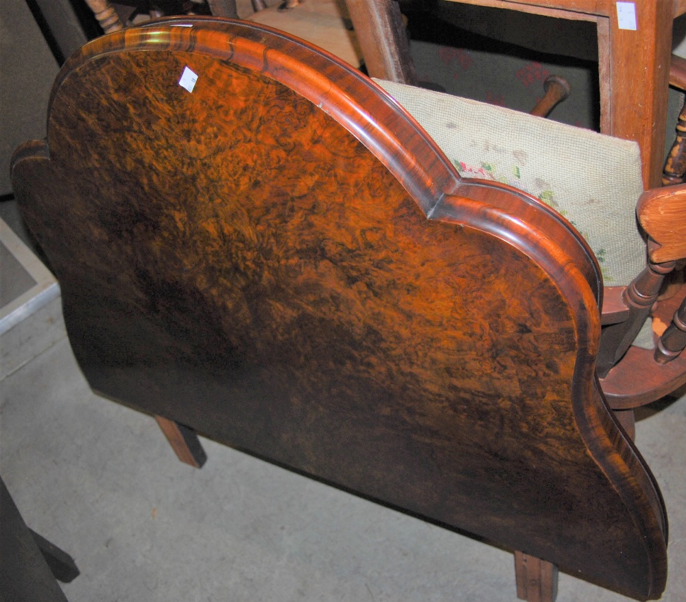 A VICTORIAN WALNUT TABLE TOP CONVERTED TO A PAIR OF SINGLE HEADBOARDS - Bild 2 aus 2