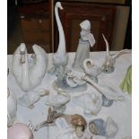 A COLLECTION OF LLADRO FIGURES TO INCLUDE SWAN, GOOSE, LADY WITH DOG, DONKEY ETC
